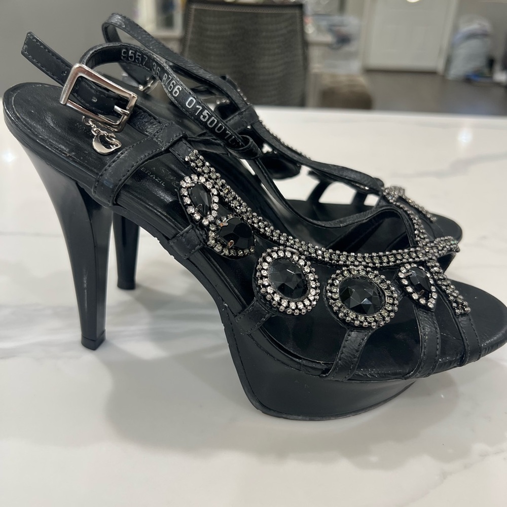 Carmen Steffens Elegant Black Heeled Sandals with Rhinestone Accents